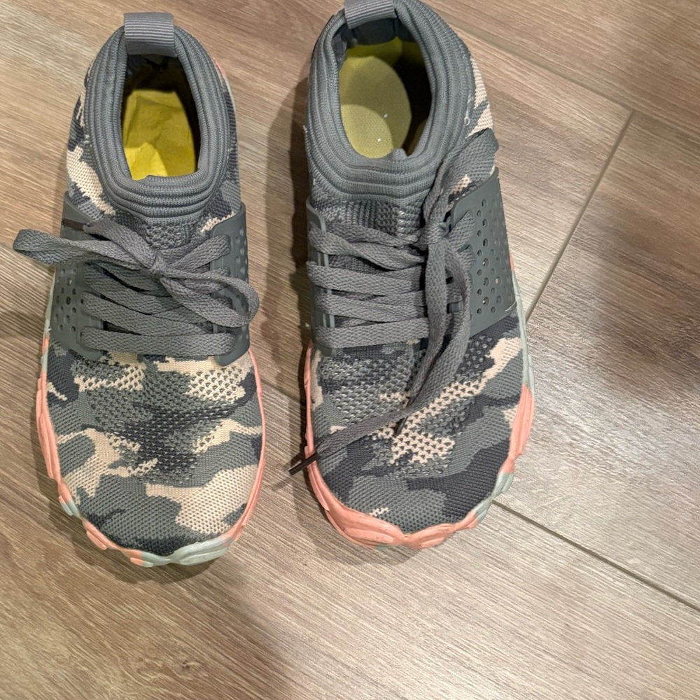 Joomra naked running shoes, size 37